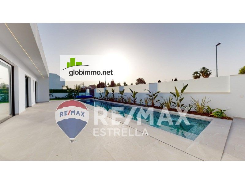 749900 EUR Las Lomas del RameBahía Bella Villa/Luxury home For Sale